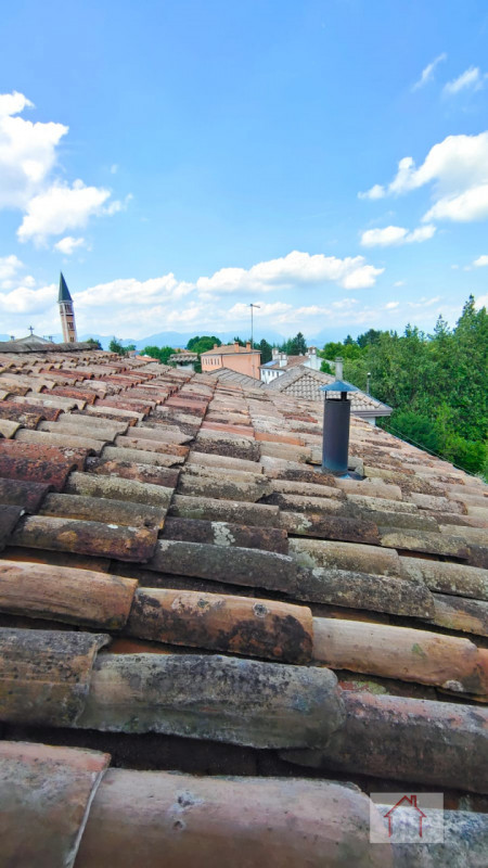 Casale singolo da ristrutturare in vendita nel Comune di Giavera del Montello, nella suggestiva z...