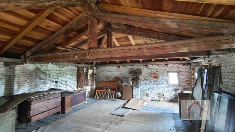 Casale singolo da ristrutturare in vendita nel Comune di Giavera del Montello, nella suggestiva z...