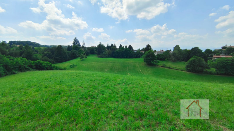 Casale singolo da ristrutturare in vendita nel Comune di Giavera del Montello, nella suggestiva z...