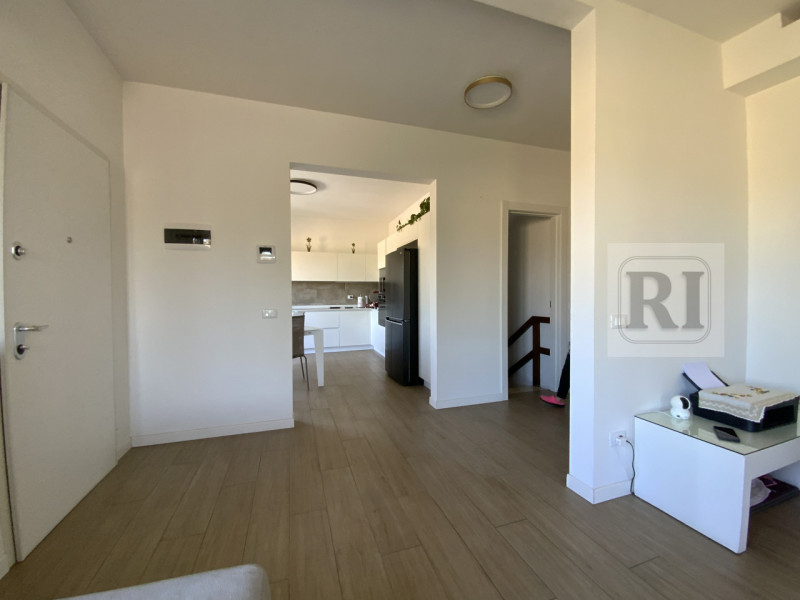 Proponiamo in vendita una splendida casa singola di circa 230 mq completamente ristrutturata, sit...
