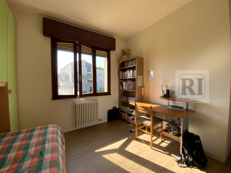 Proponiamo in vendita una splendida casa singola di circa 230 mq completamente ristrutturata, sit...