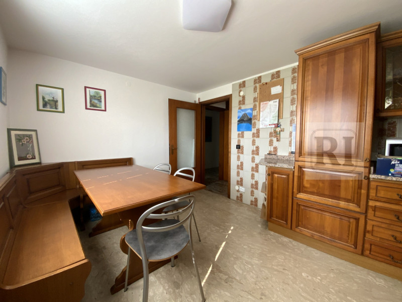 Proponiamo in vendita una splendida casa singola di circa 230 mq completamente ristrutturata, sit...