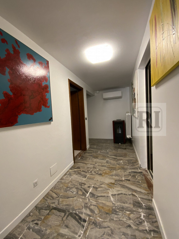 Proponiamo in vendita una splendida casa singola di circa 230 mq completamente ristrutturata, sit...