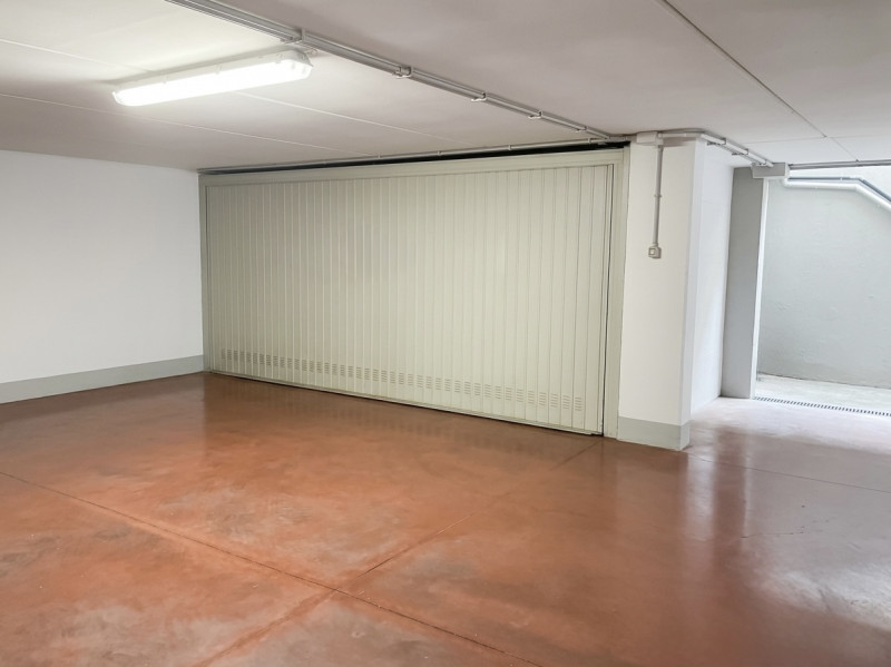 (Per INFO Monica 3482688677) Proponiamo in affitto un raro e spazioso garage doppio situato nella...