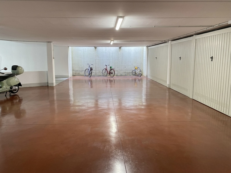 (Per INFO Monica 3482688677) Proponiamo in affitto un raro e spazioso garage doppio situato nella...