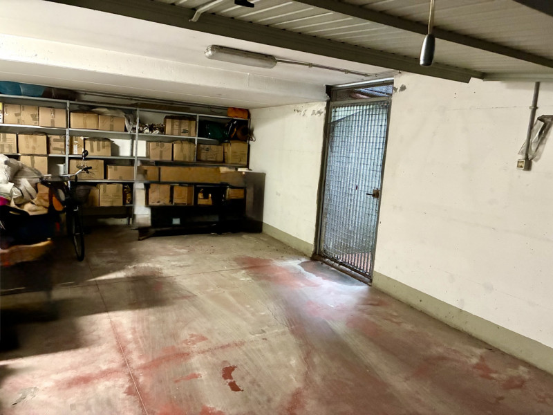 (Per info Monica 3482688677) Proponiamo in affitto un raro e spazioso garage doppio situato nella...