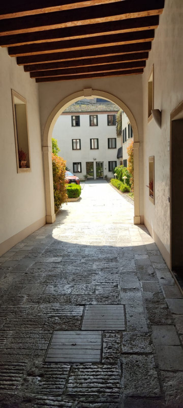 (Per info Monica 3482688677) Proponiamo in affitto un raro e spazioso garage doppio situato nella...