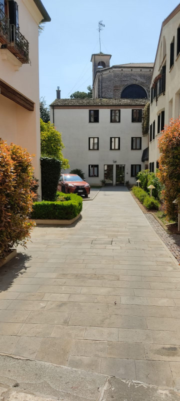 (Per info Monica 3482688677) Proponiamo in affitto un raro e spazioso garage doppio situato nella...