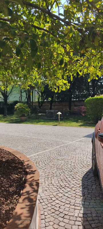 (Per info Monica 3482688677) Proponiamo in affitto un raro e spazioso garage doppio situato nella...