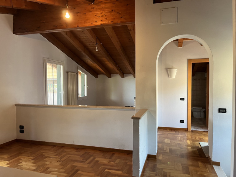 Zona Maglio di Sopra, molto soleggiata e con vista panoramica, comoda a tutti i servizi, e facilm...