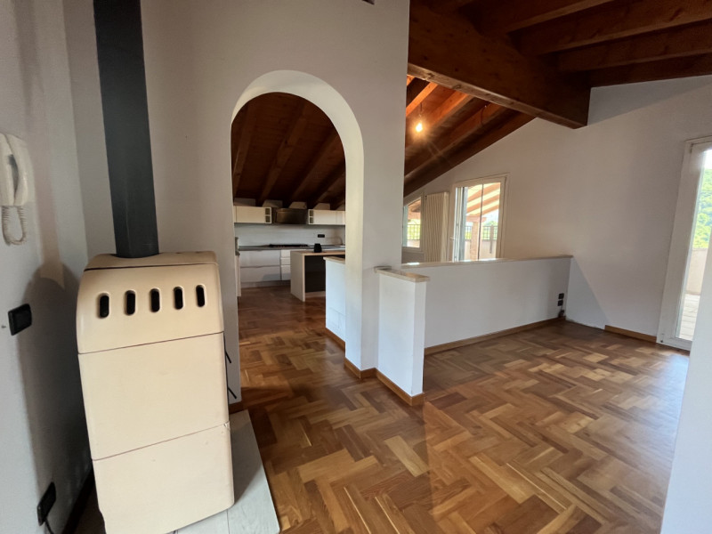 Zona Maglio di Sopra, molto soleggiata e con vista panoramica, comoda a tutti i servizi, e facilm...