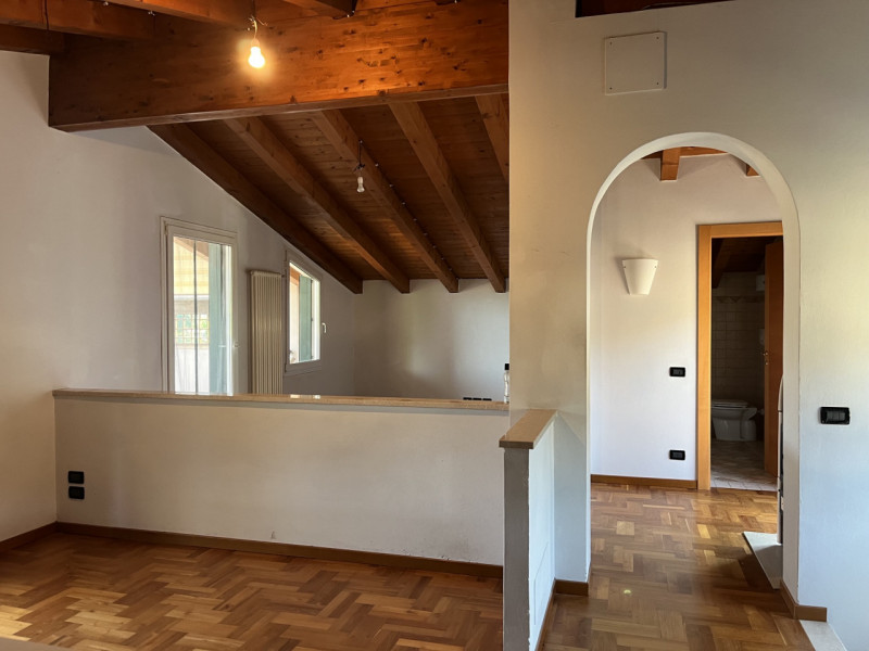 Zona Maglio di Sopra, molto soleggiata e con vista panoramica, comoda a tutti i servizi, e facilm...