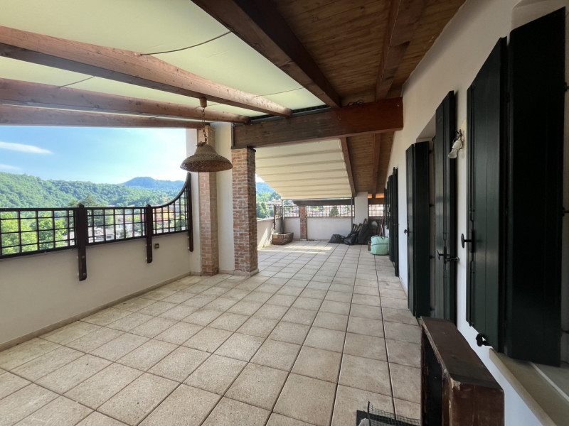Zona Maglio di Sopra, molto soleggiata e con vista panoramica, comoda a tutti i servizi, e facilm...