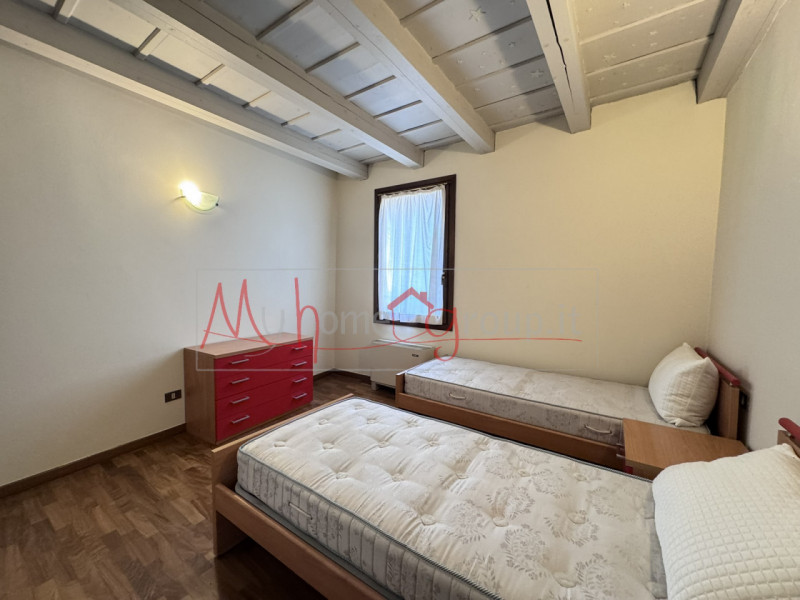 PADOVA CENTRO - A 100 metri da Piazza delle Frutta, appartamento secondo piano con ascensore comp...