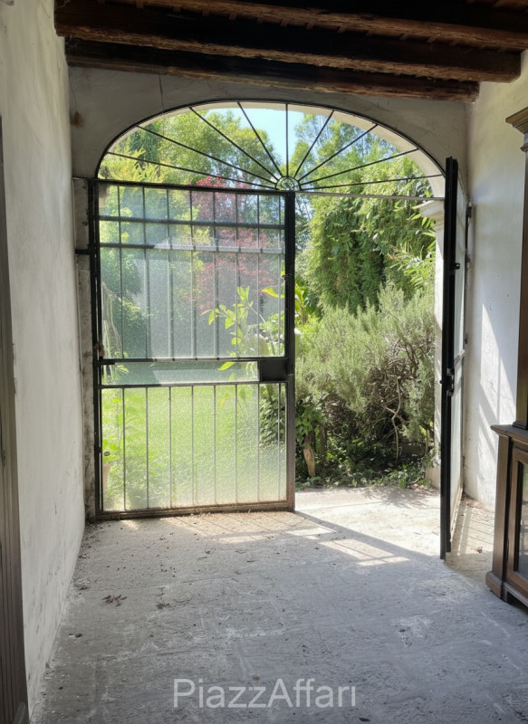 Piove di Sacco, proponiamo in vendita porzione di Villa Veneta (da ristrutturare) con ingresso da...