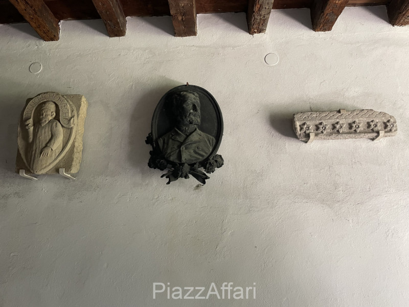 Piove di Sacco, proponiamo in vendita porzione di Villa Veneta (da ristrutturare) con ingresso da...