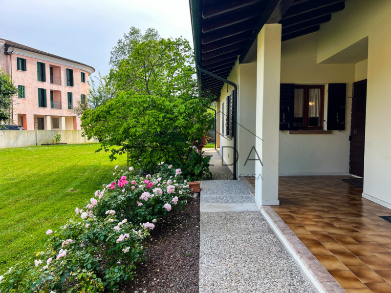 CASIER: CENTRO

RIFERIMENTO CR26

L'agenzia immobiliare Roveda ha il piacere di proporvi questa s...