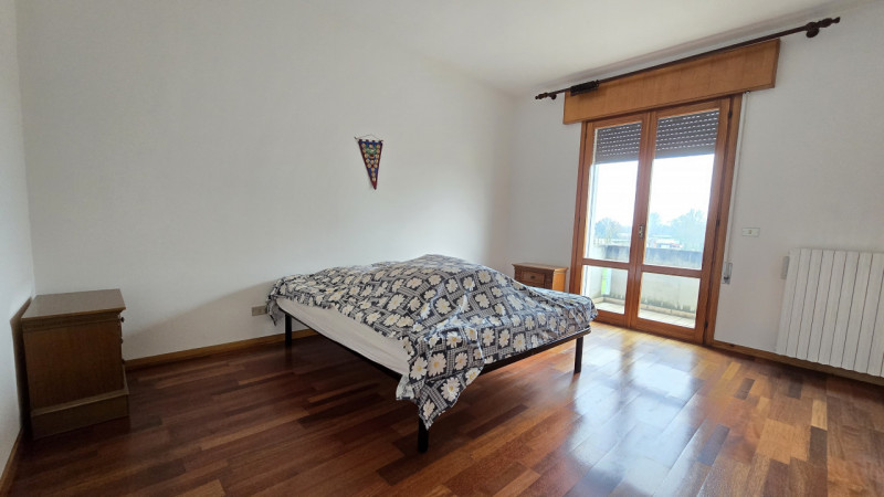 Rif. CS142 - Proponiamo in vendita casa accostata su due livelli, inserita in una tranquilla cort...