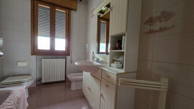 Rif. CS142 - Proponiamo in vendita casa accostata su due livelli, inserita in una tranquilla cort...