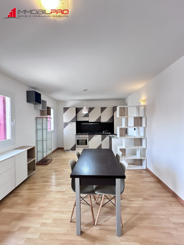 A Santorso, in Via della Stamperia, proponiamo in vendita interessante bilocale di circa 60 mq si...