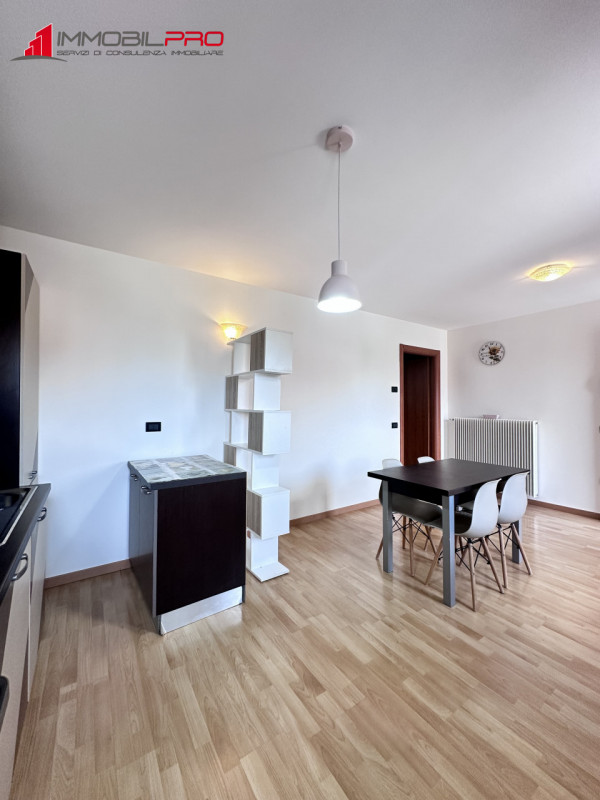 A Santorso, in Via della Stamperia, proponiamo in vendita interessante bilocale di circa 60 mq si...