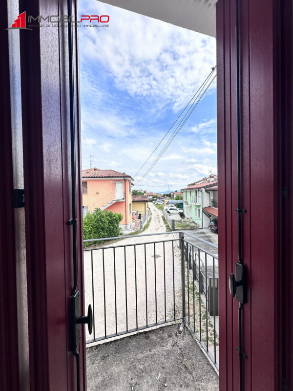 A Santorso, in Via della Stamperia, proponiamo in vendita interessante bilocale di circa 60 mq si...