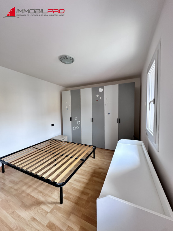 A Santorso, in Via della Stamperia, proponiamo in vendita interessante bilocale di circa 60 mq si...