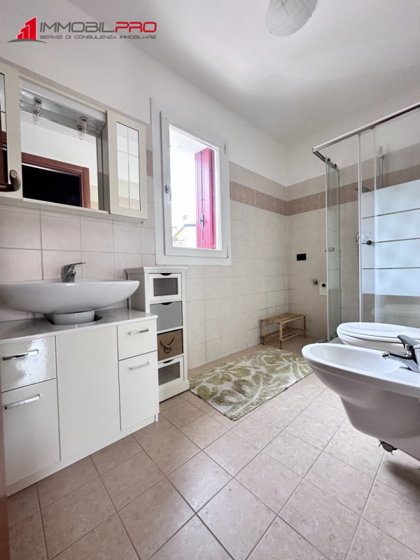 A Santorso, in Via della Stamperia, proponiamo in vendita interessante bilocale di circa 60 mq si...