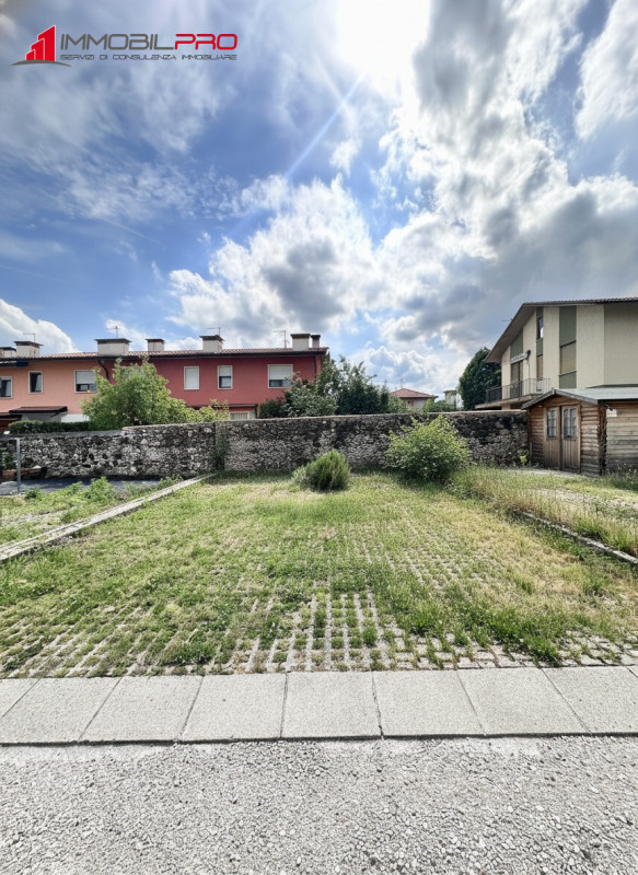 A Santorso, in Via della Stamperia, proponiamo in vendita interessante bilocale di circa 60 mq si...