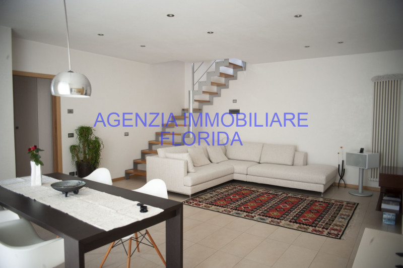 Nel cuore di Loreggia, in un esclusivo contesto residenziale di sole 4 unità abitative, proponiam...
