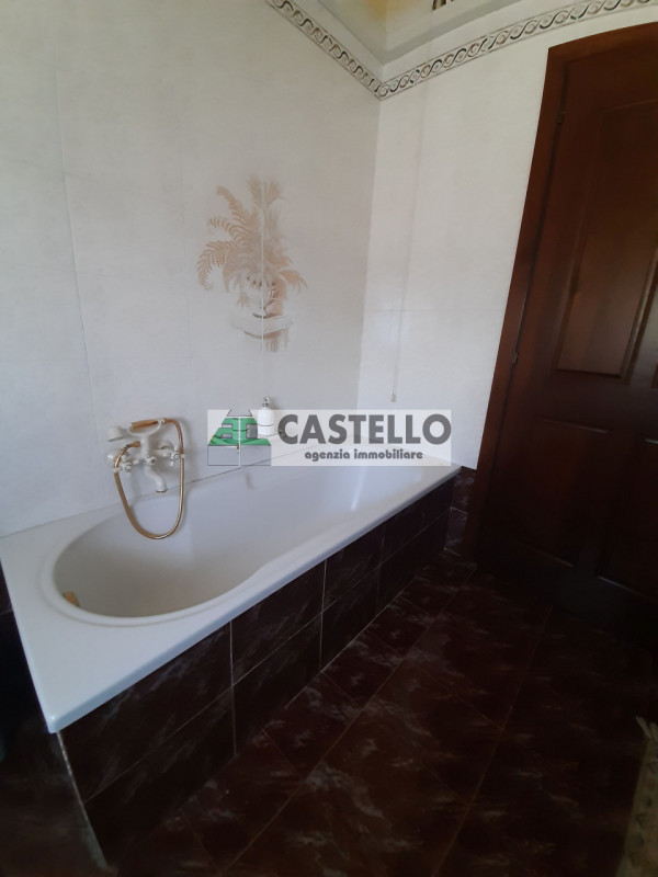 Campo San Martino, in zona estremamente tranquilla e con traffico ridotto, proponiamo un’intera b...