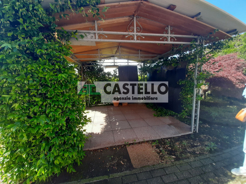 Campo San Martino, in zona estremamente tranquilla e con traffico ridotto, proponiamo un’intera b...