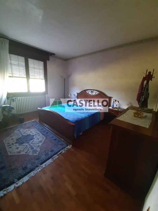 Campo San Martino, in zona estremamente tranquilla e con traffico ridotto, proponiamo un’intera b...