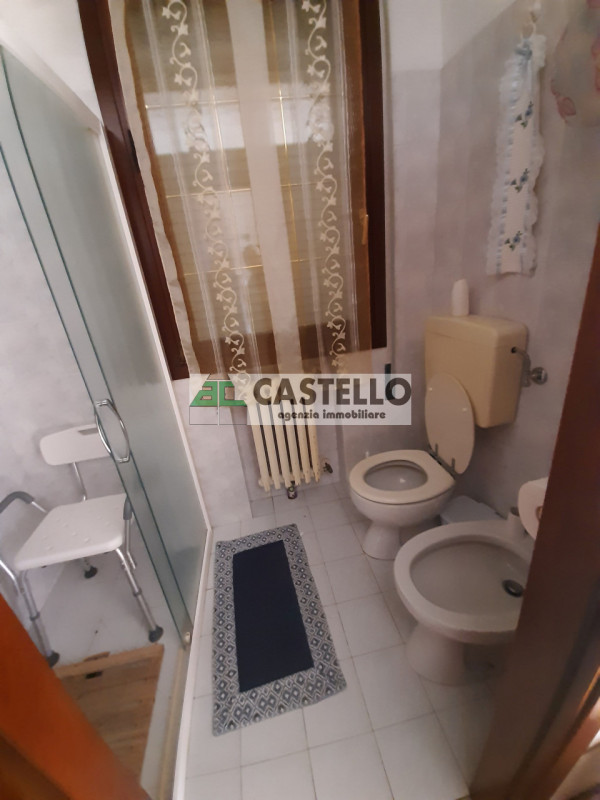 Campo San Martino, in zona estremamente tranquilla e con traffico ridotto, proponiamo un’intera b...
