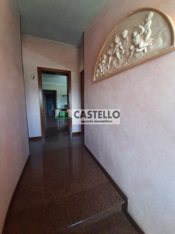Campo San Martino, in zona estremamente tranquilla e con traffico ridotto, proponiamo un’intera b...