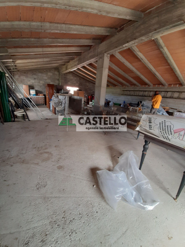 Campo San Martino, in zona estremamente tranquilla e con traffico ridotto, proponiamo un’intera b...
