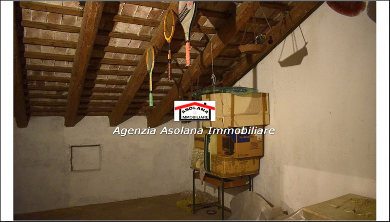 Proponiamo in vendita rustico da ristrutturare in centro al paese. L’immobile si trova in zona re...