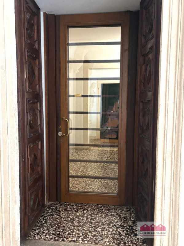 CENTRO STORICO: RAFFINATO APPARTAMENTO SITUATO ALL’INTERNO DI UNO SPLENDIDO PALAZZO D’EPOCA. L’IM...