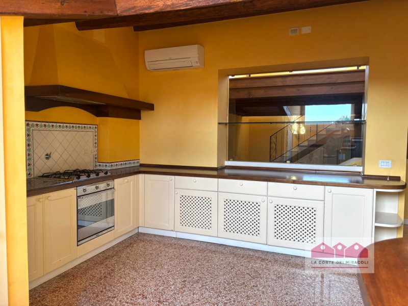 CENTRO STORICO: RAFFINATO APPARTAMENTO SITUATO ALL’INTERNO DI UNO SPLENDIDO PALAZZO D’EPOCA. L’IM...
