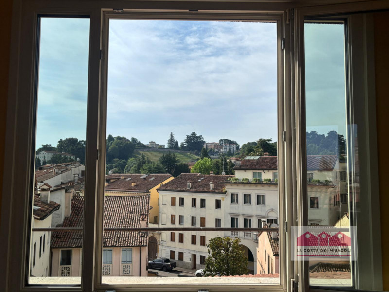 CENTRO STORICO: RAFFINATO APPARTAMENTO SITUATO ALL’INTERNO DI UNO SPLENDIDO PALAZZO D’EPOCA. L’IM...