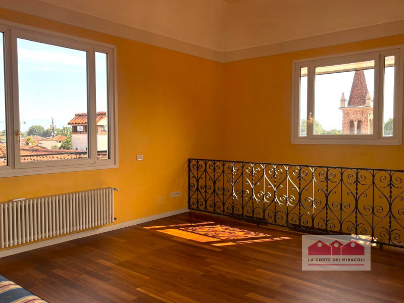 CENTRO STORICO: RAFFINATO APPARTAMENTO SITUATO ALL’INTERNO DI UNO SPLENDIDO PALAZZO D’EPOCA. L’IM...