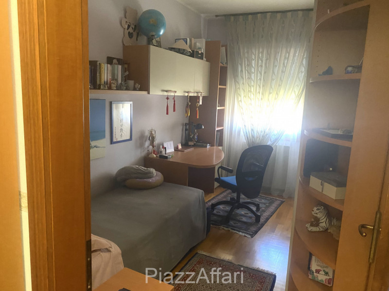 Proponiamo in vendita in Via Rialto, in centro a Campagnola di Brugine, abitazione composta da 2 ...