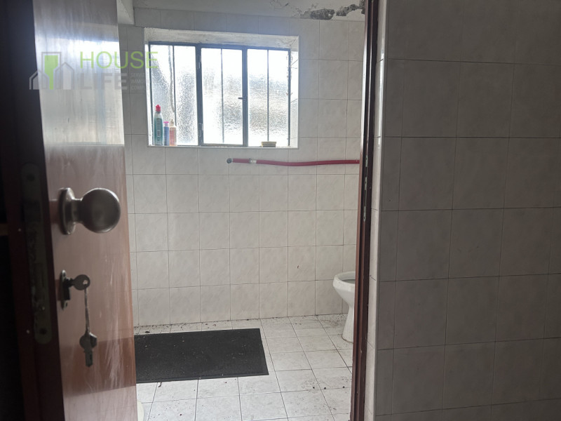 SCHIO: AFFITTIAMO CAPANNONE LABORATORIO / DEPOSITO di mq 500 circa H 3,50 sotto trave, con area e...