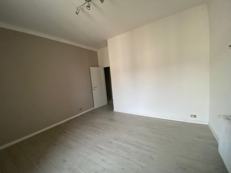 Scopri questo incantevole appartamento trilocale situato nel cuore della rinomata zona interna di...
