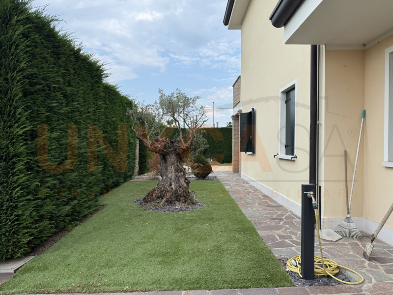 VEGGIANO: Fraz. Trambacche, proponiamo in vendita in un tranquillo contesto residenziale, caratte...