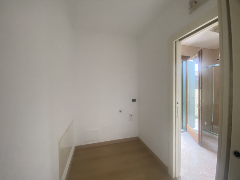 Nella frazione di Arlesega, nel comune di Mestrino, proponiamo in vendita un raffinato appartamen...