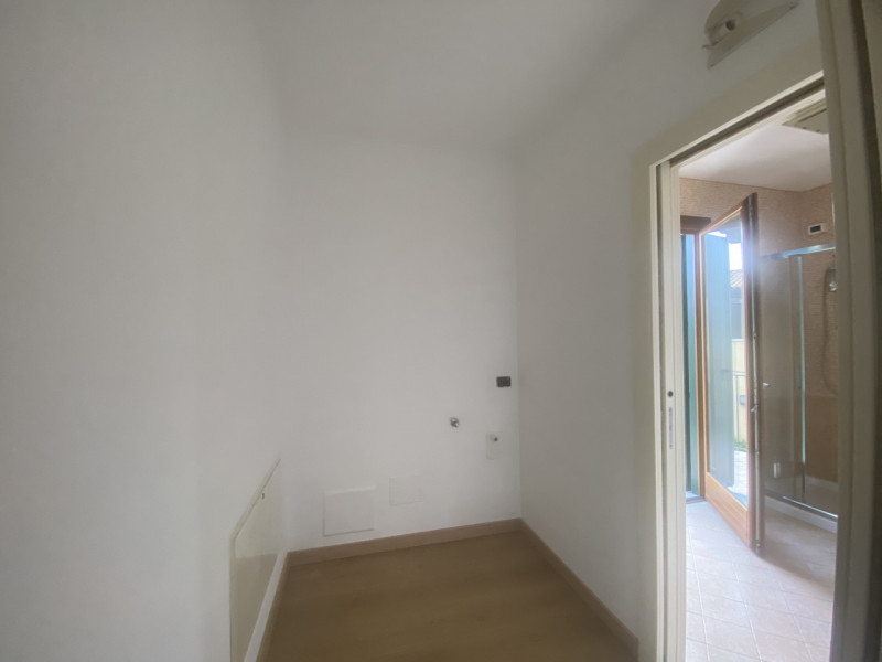 Nella frazione di Arlesega, nel comune di Mestrino, proponiamo in vendita un raffinato appartamen...