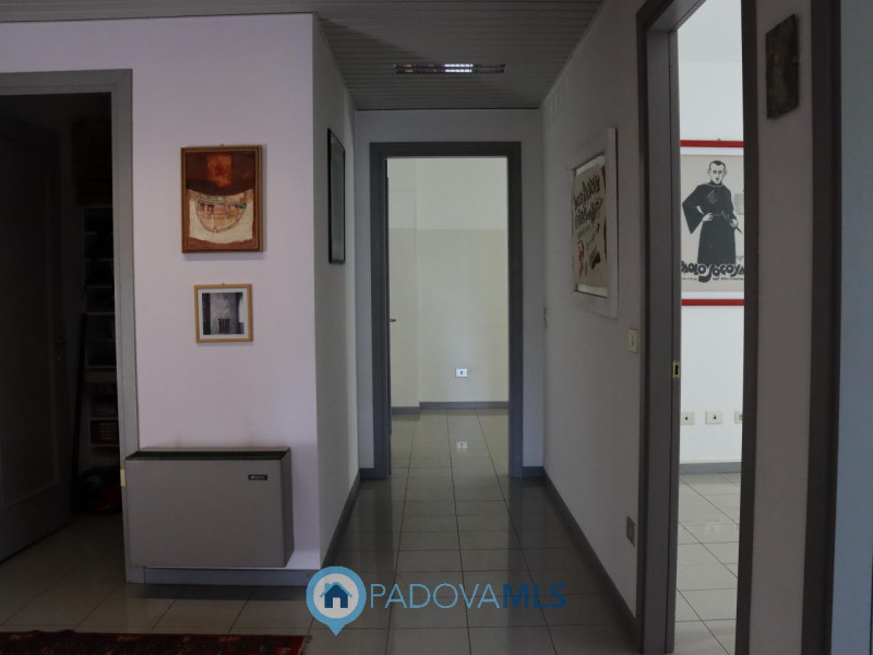 Immobile in esclusiva al Gruppo Padova MLS
In elegante palazzo direzionale di rappresentanza, pro...