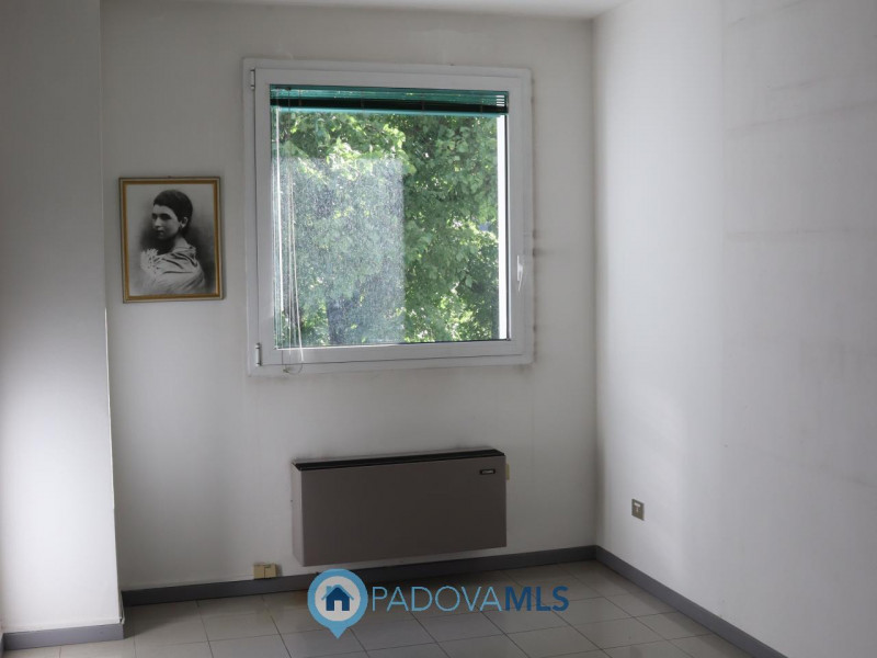 Immobile in esclusiva al Gruppo Padova MLS
In elegante palazzo direzionale di rappresentanza, pro...