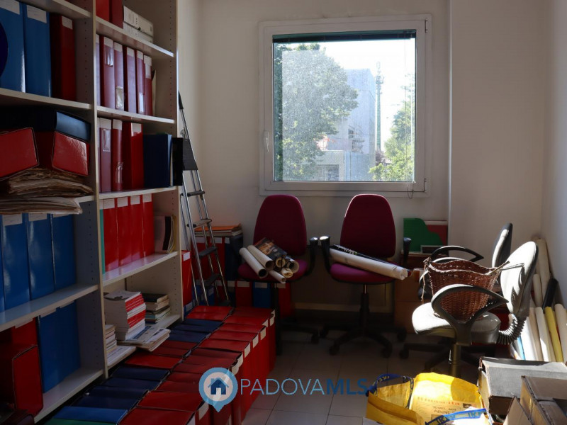 Immobile in esclusiva al Gruppo Padova MLS
In elegante palazzo direzionale di rappresentanza, pro...